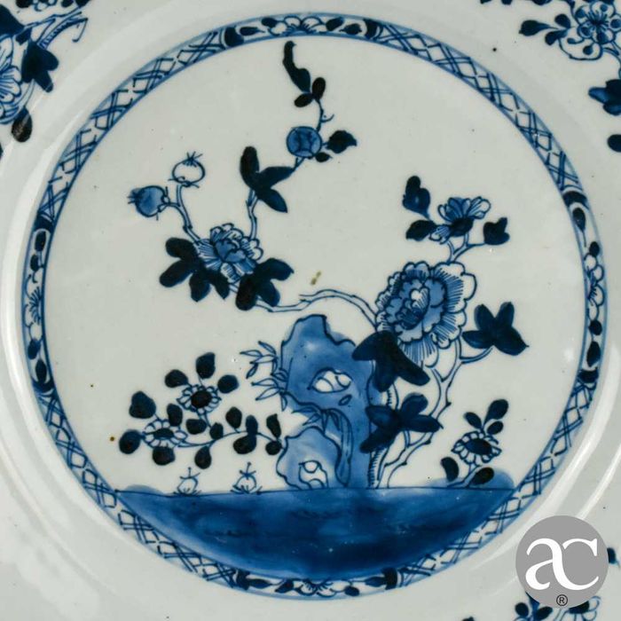 Grande Prato Porcelana da China, flores, período Qianlong, séc. XVIII