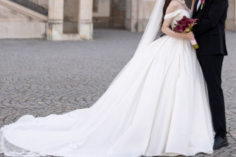 Продається весільна сукня