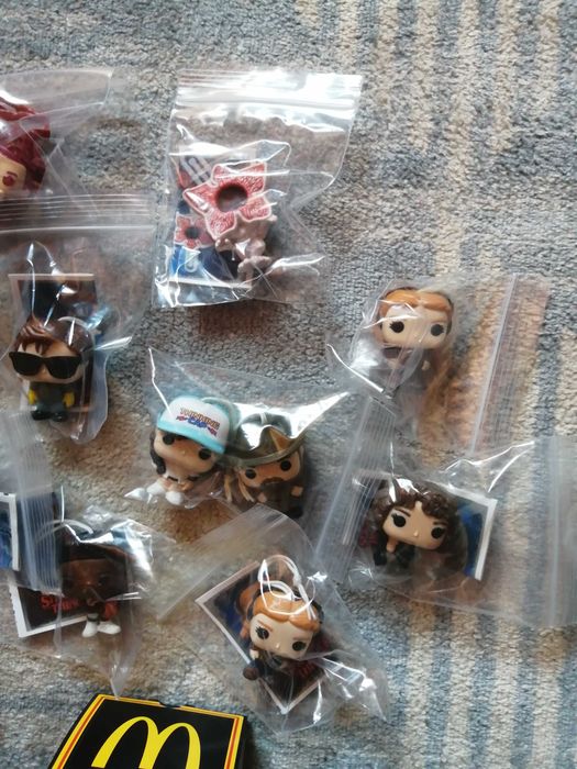 Mini figuras stranger things kinder surpresa