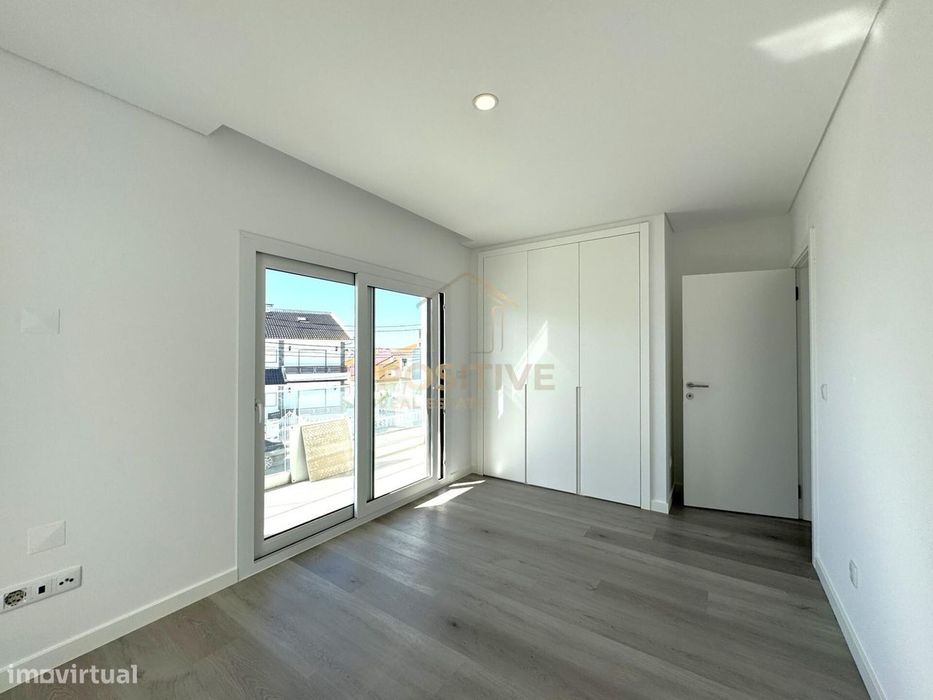 Moradia T4 em Vale de Milhaços | Espaço, luz natural |  A33 e A2 | A 2