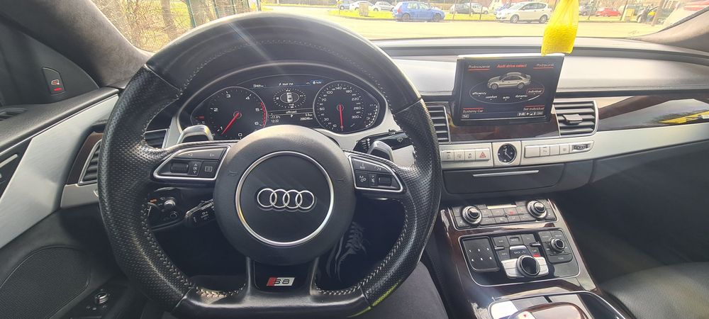 Audi a8 d4 long.