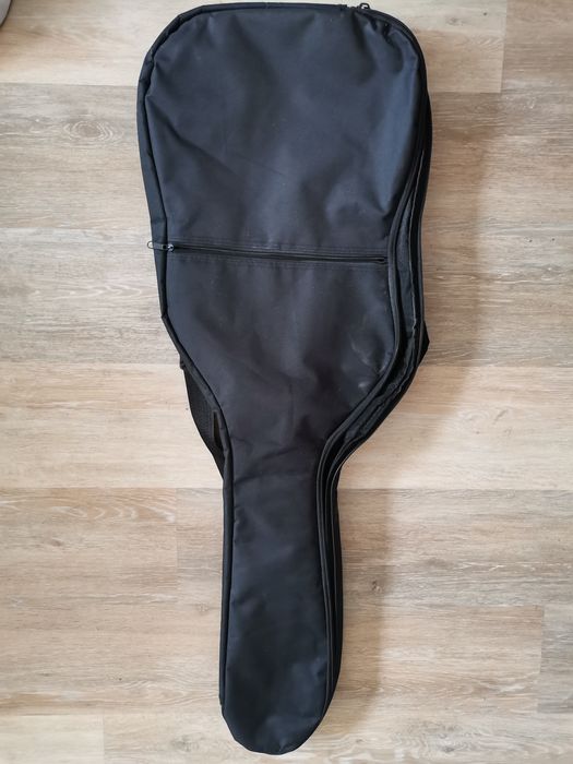 Guitarra elétrica, pedaleira e amplificador