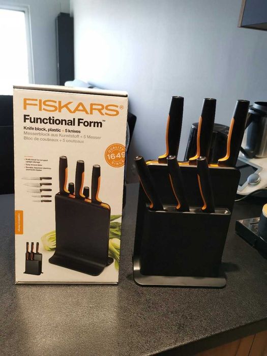 Zestaw noży kuchennych w bloku Fiskars 5 szt