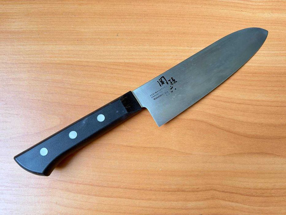 Японский кухонный нож Сантоку KAI Sekimagoroky Wakatake
