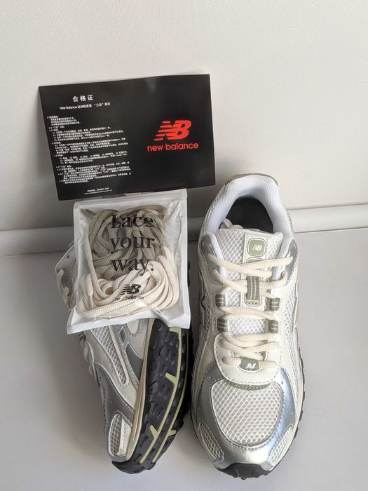 Чоловічі кросівки New Balance 204L Silver Metallic Green  | 41 - 46