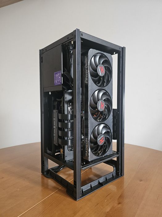 Ryzen 7 7800X3D RX 9070 XT 16 GB 32 GB DDR5 2TB komputer gamingowy SFF