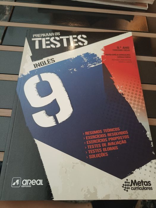 Livro escolar de inglês- 9.°ano