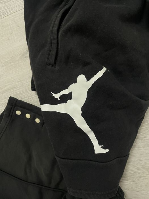 продам шорти Adidas та Jordan