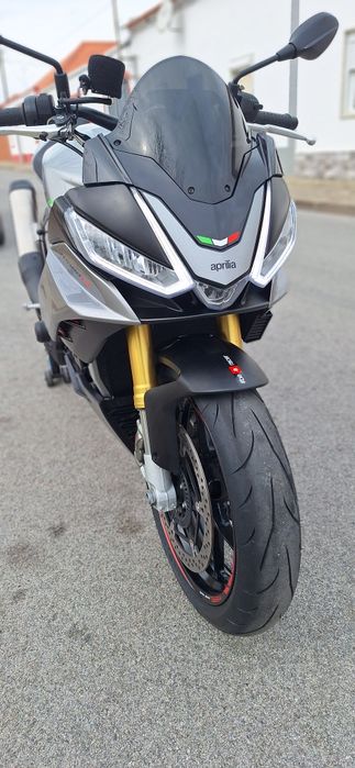 Aprilia Tuono V4