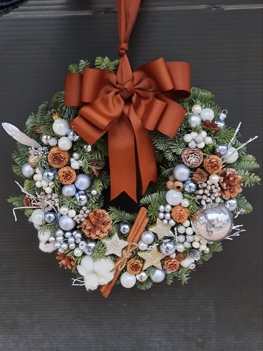 Різдвяні вінки та новорічні композиції ручної роботи