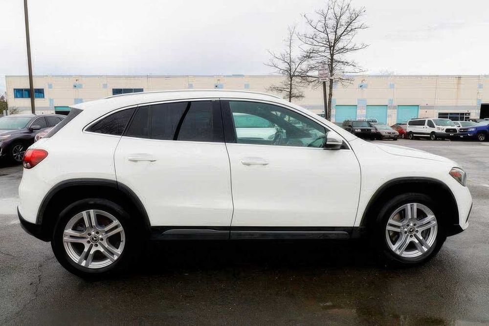 Mercedes-Benz GLA 250 4MATIC      2021
