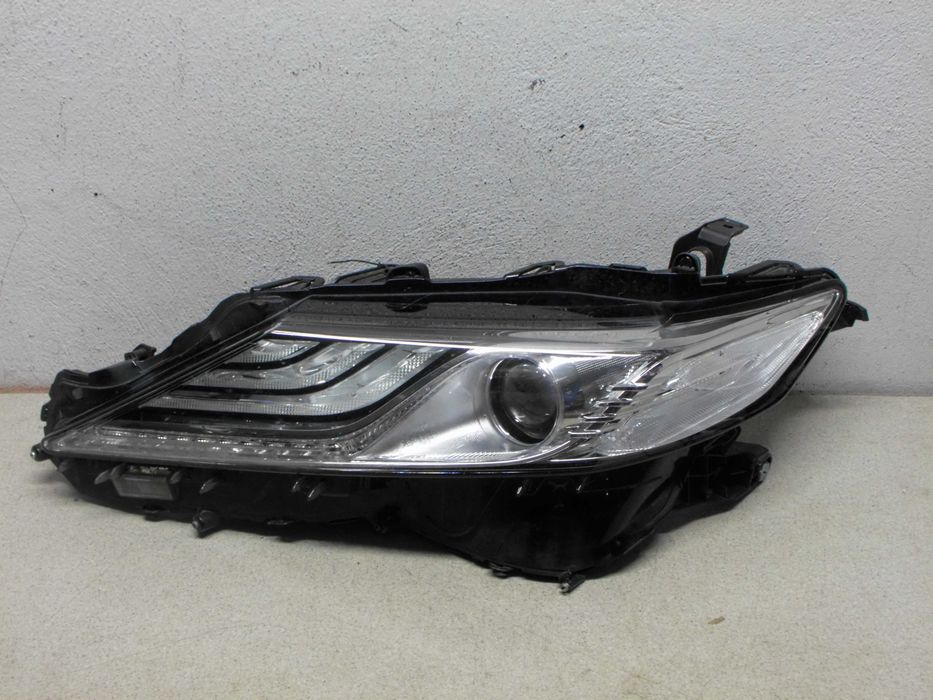 Toyota camry VIII 17- lampa przód lewa full led europa
