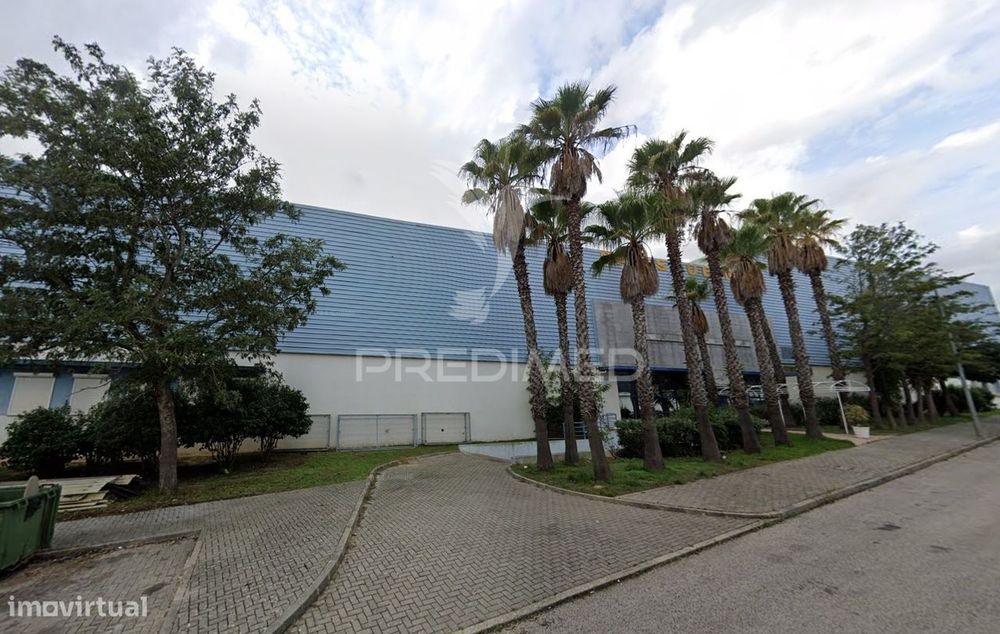 For Sale: 800 m² Warehouse near Lisbon Airport MARL
