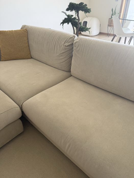 Sofá com chaise long e puff, com tecido fe alta qualidade laválel