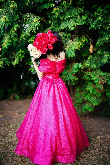Продаю красиву випускну сукню