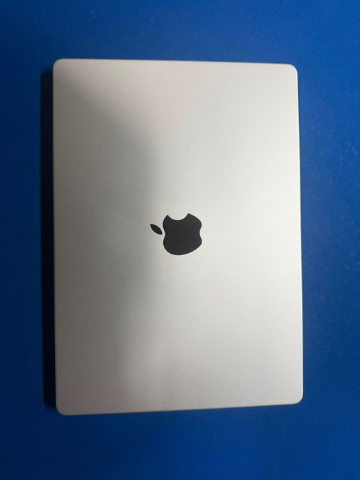 Macbook Pro M4 14” + Apple Magic Mouse