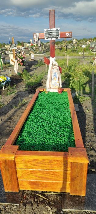 Надгробник деревянный.