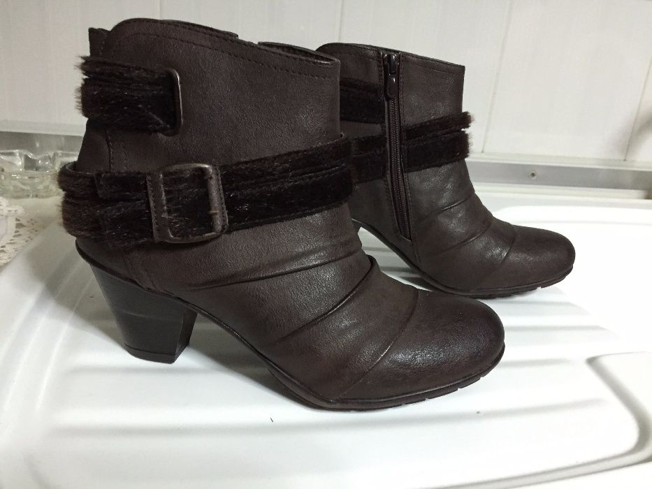 Botas castanhas Nº 36 NOVAS