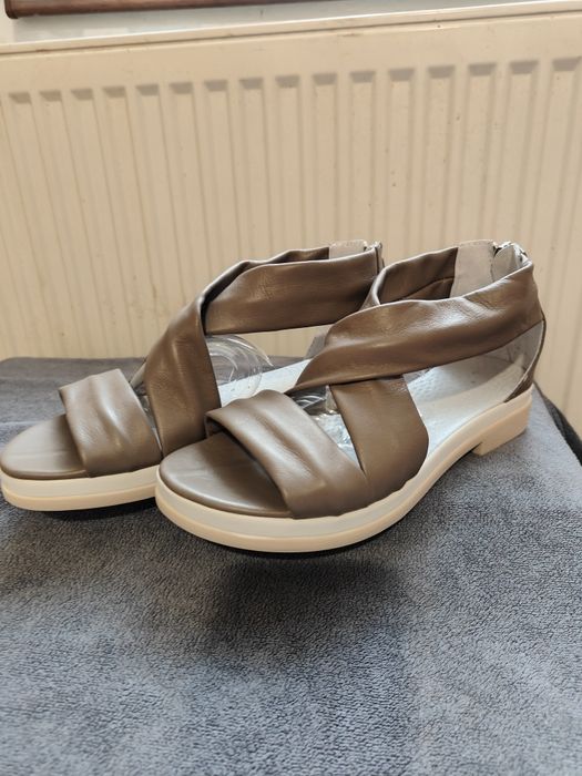 Шкіряні босоніжки римлянки