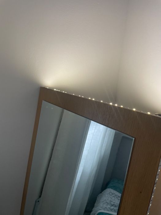 Espelho em madeira de leds