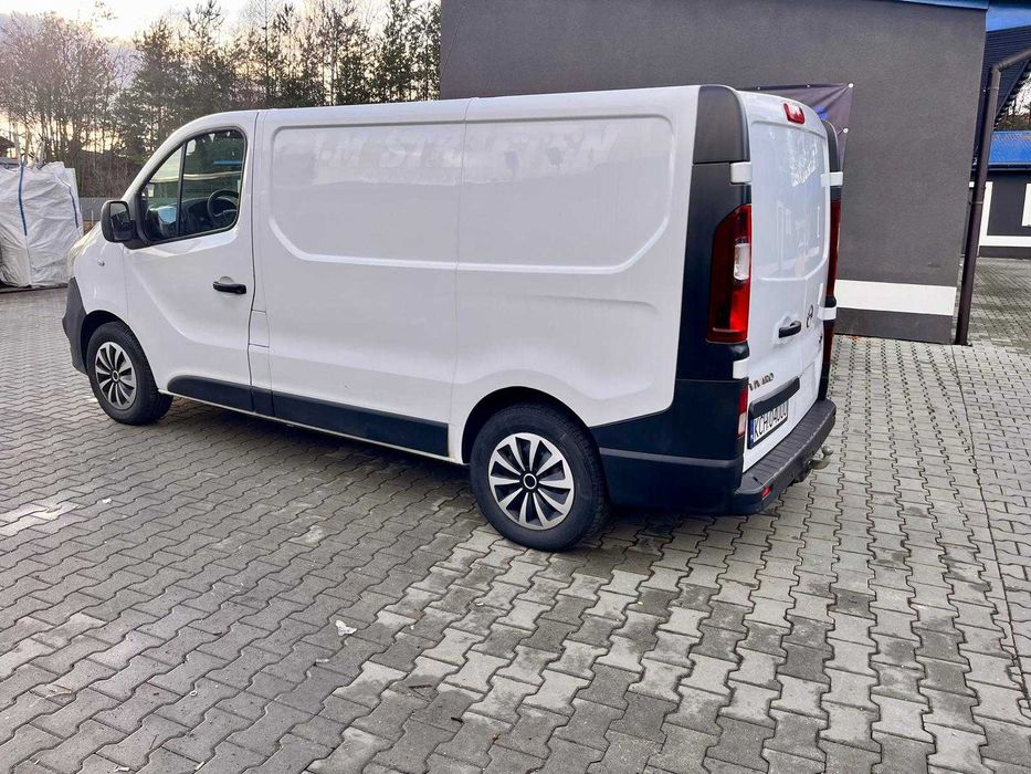 Opel vivaro                .
