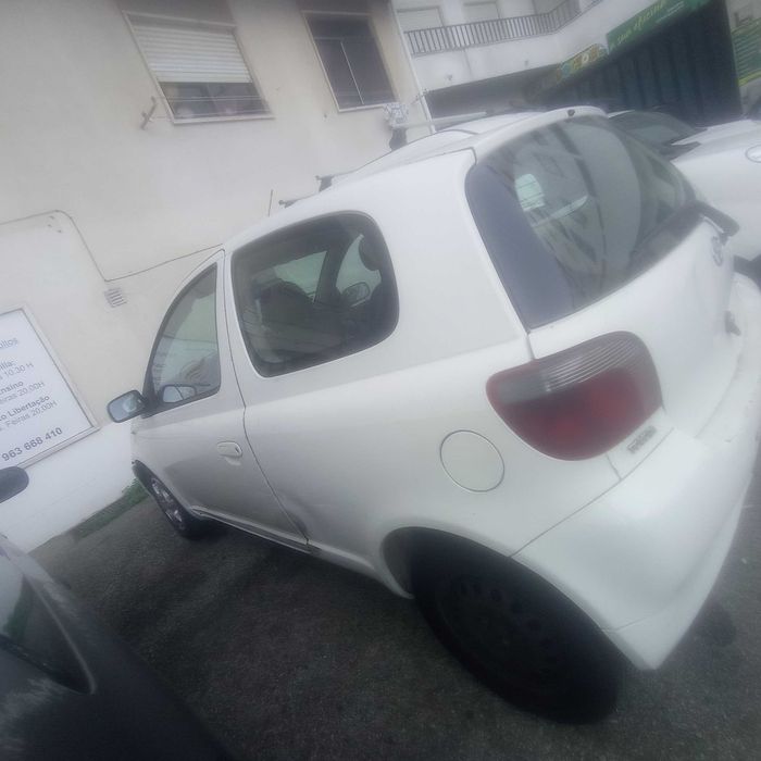 Toyota Yaris ano 2000