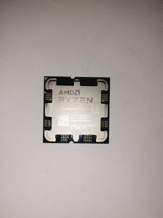 AMD Ryzen 7 7700 - świetny stan + podstawka pod komputer GRATIS