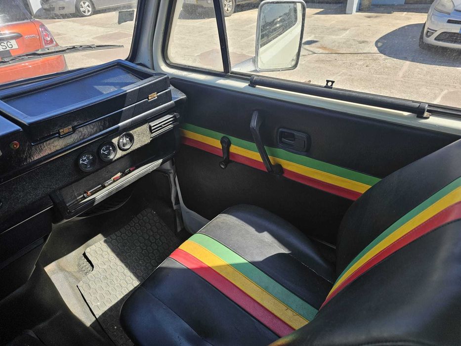 Volkswagen Transporter T3 Autovivenda 2.0 Gasolina  1983  5 Lugares