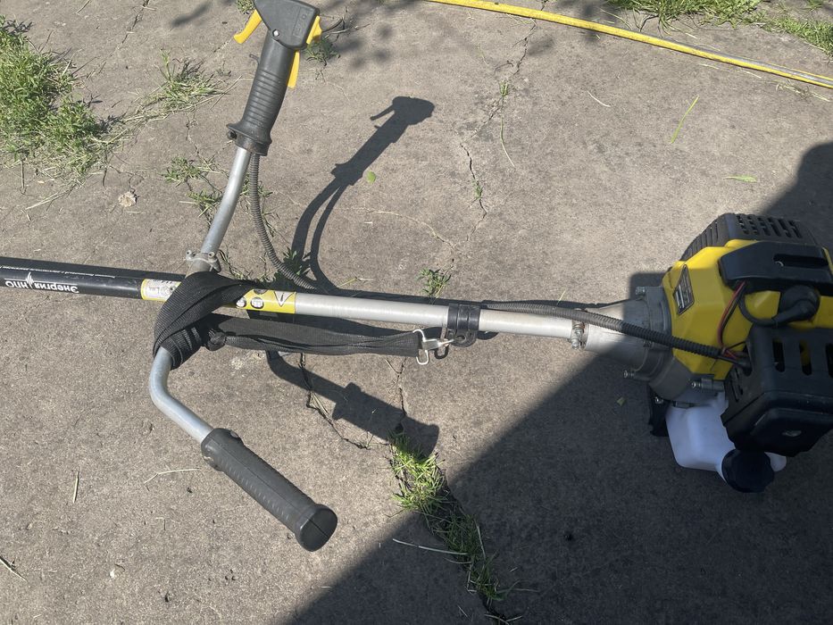 Продам бензокосу