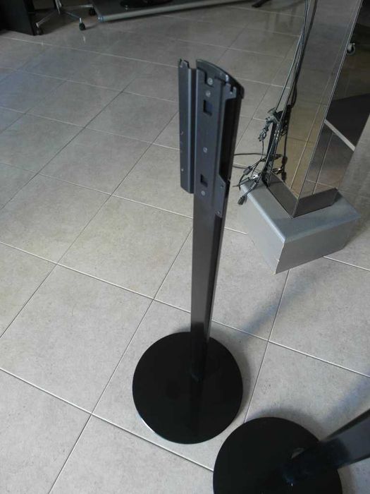 Suporte de pé alto com base