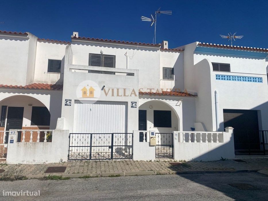 Moradia Com 3 Quartos E Garagem - Alagoa - Altura