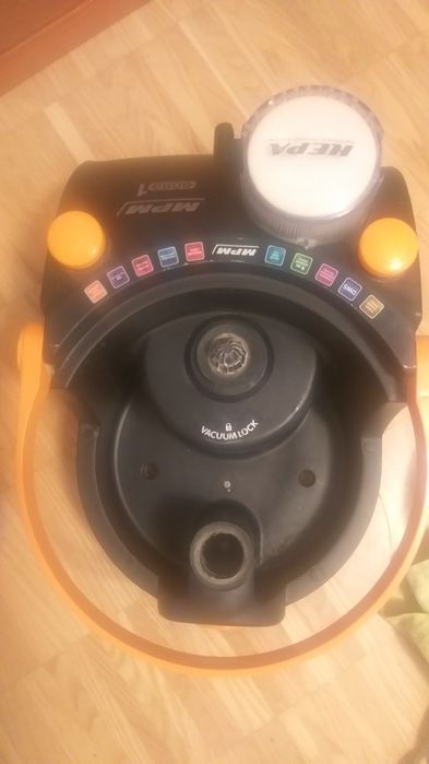 Odkurzacz wodny BORA1  2400W