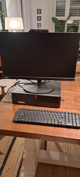 Desktop Lenovo com monitor