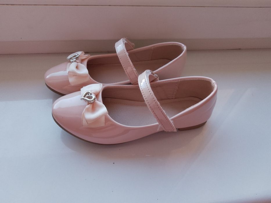 Baleriny półbuty dziewczynka 33 buty lakierki