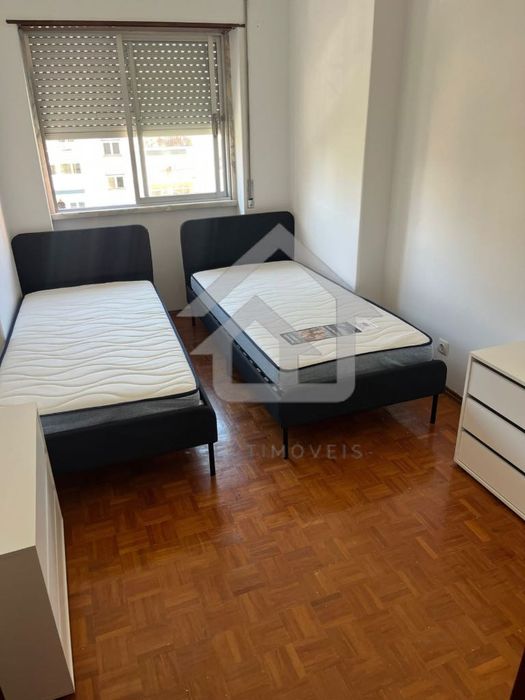 Cama em Quarto Partilhado (1 min da Estação)