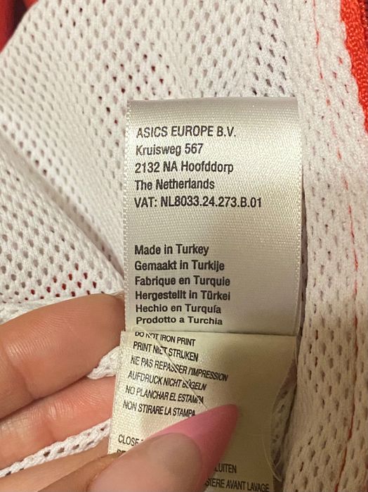 Жіноча вітровка ASICS