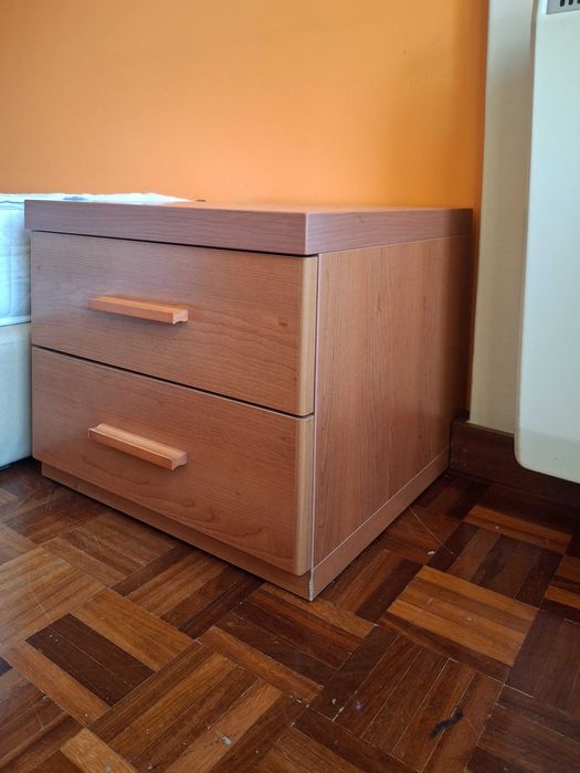 Conjunto de 2 Mesinhas de Cabeceira com Gavetas - Estado Impecável