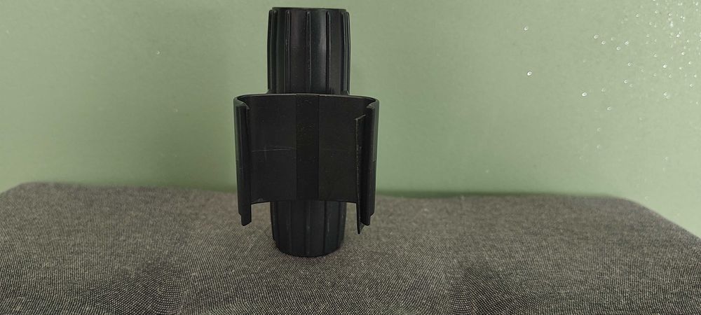 Uchwyt na rurę odkurzacza Black+Decker