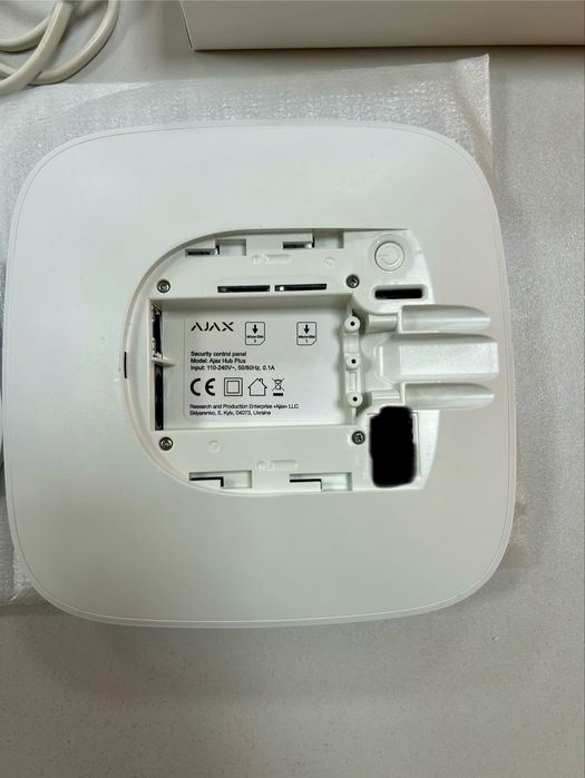 Центральный хаб Ajax Hub Plus