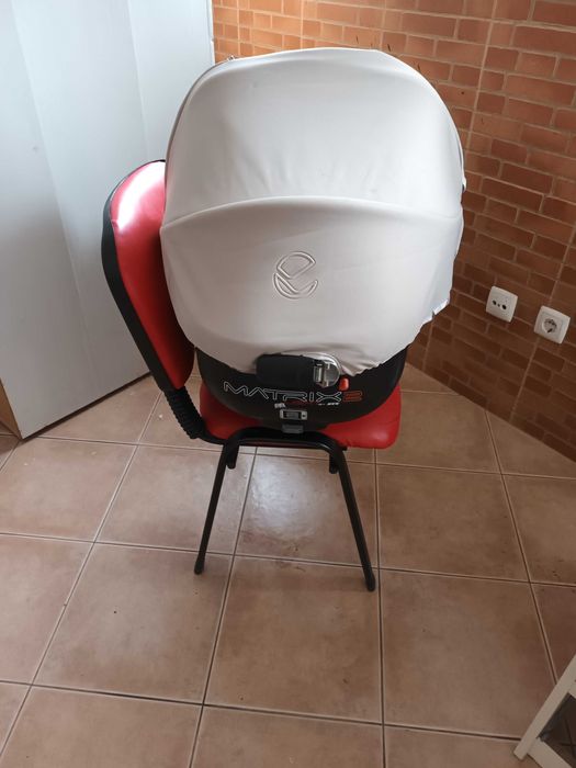 Cadeira, ovo para bebé e porta bebés Manduca