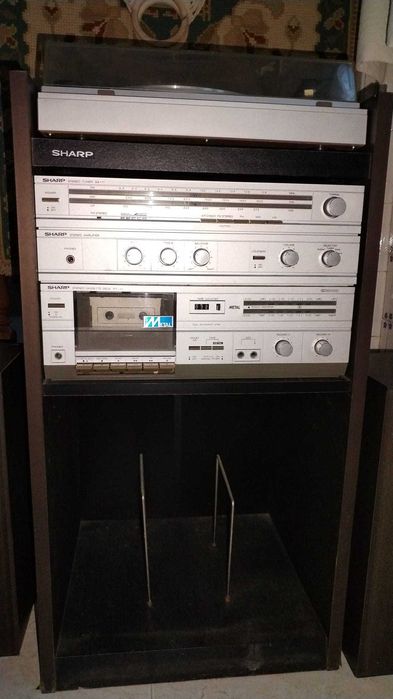Aparelhagem vintage da Sharp - inclui gira discos