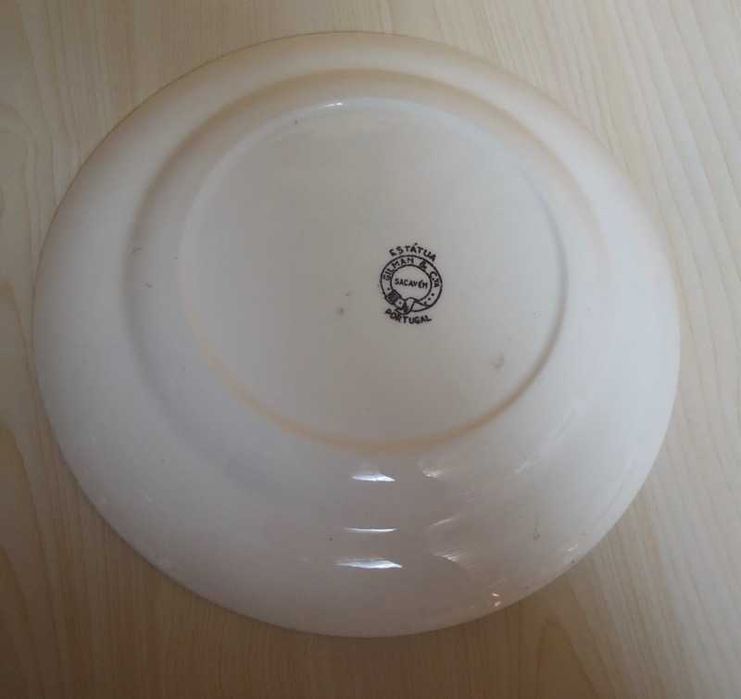 Prato da Fábrica de Loiça de Sacavém - Motivo "Estátua"