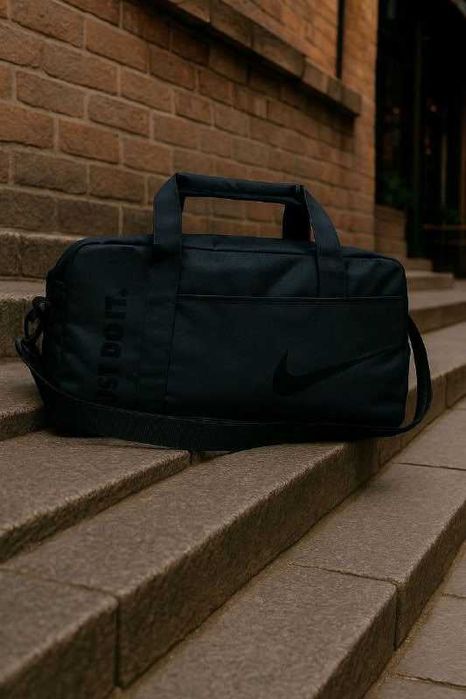 Сумка Nike чоловіча спортивна чорна - для залу і подорожей
