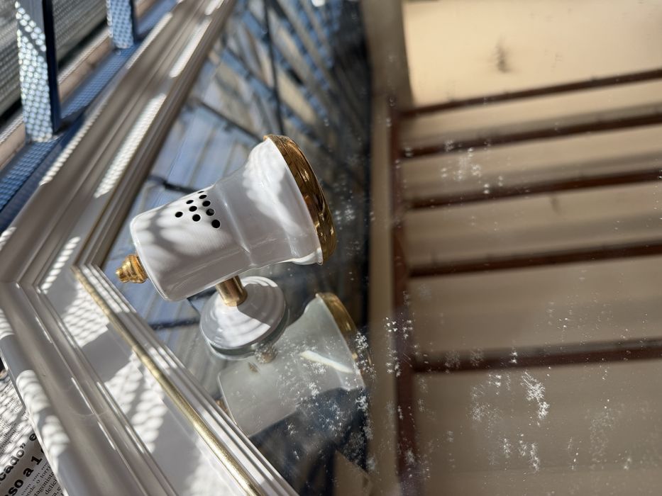 Espelho vintage com luzes branco