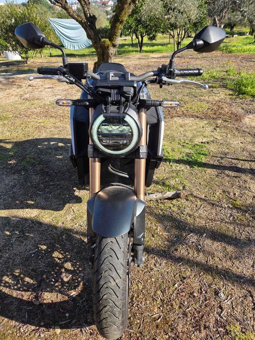 Mota como nova sempre de garagem