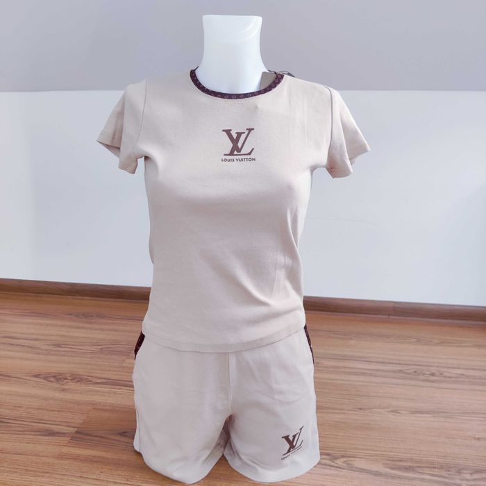 t-shirt ze spodenkami