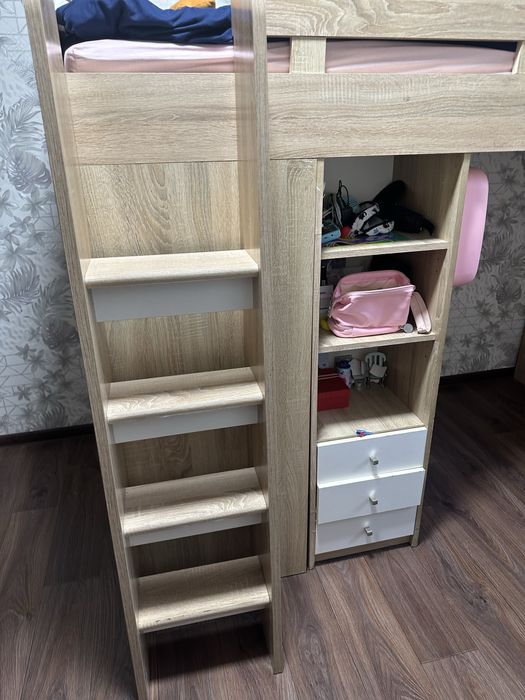 Кровать чердак с матрасиком и встроенным шкафом