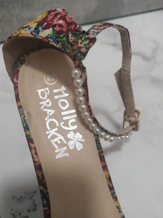 Женская обувь нарядные туфли и босоножки