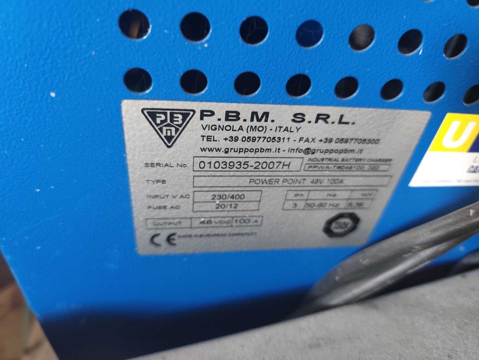 Carregador de baterias para empilhadores e stackers