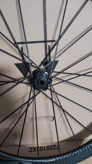 Roda frontal Mavic Cosmic Pro Carbon Disc